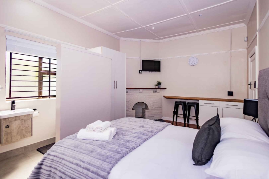 To Let 1 Bedroom Property for Rent in Oakdale Western Cape